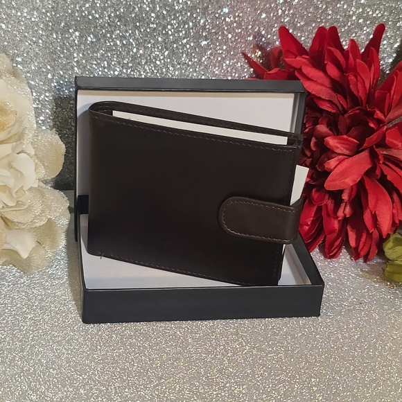 NWT Passage Brown Genuine Leather RFID Bi-Fold Men's Wallet With Snap - Picture 1 of 10